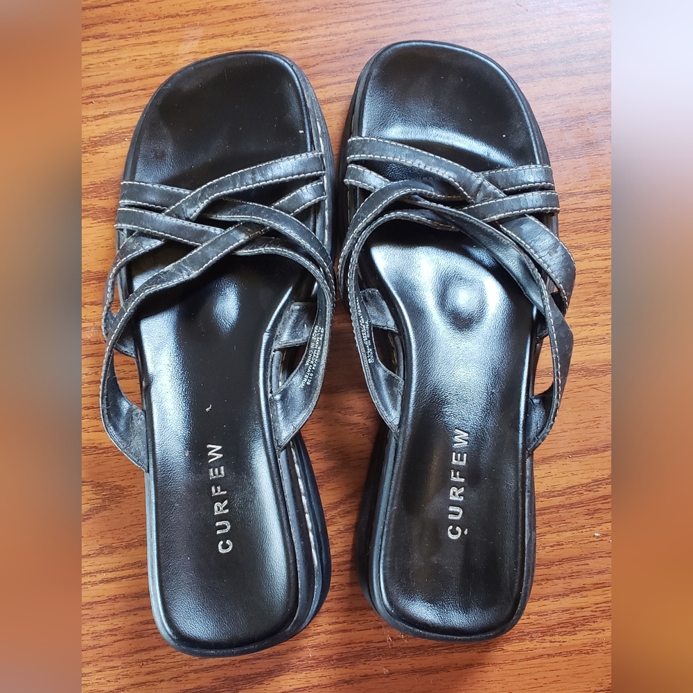 Curfew sandles